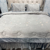 PREMIUM DESINER KING SIZE QUILT SET WITH EMBROIDERY AND HEAVY BEDCOVER