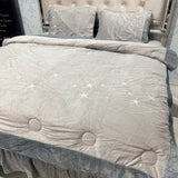 PREMIUM DESINER KING SIZE QUILT SET WITH EMBROIDERY AND HEAVY BEDCOVER
