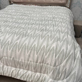 ELEGANT REVERSIBLE QUILT FOR SUPER KING BED