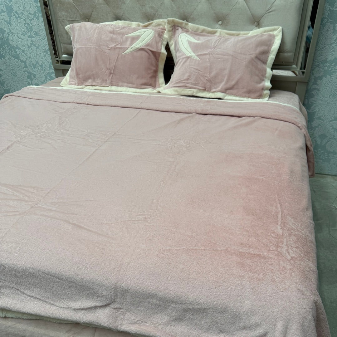 WINTER LUXURIOUS EMBROIDERY REVERSIBLE DUVET COVER SET ( 4 PCS ) KING SIZE FIT ON SUPER KIG SIZE AS WELL
