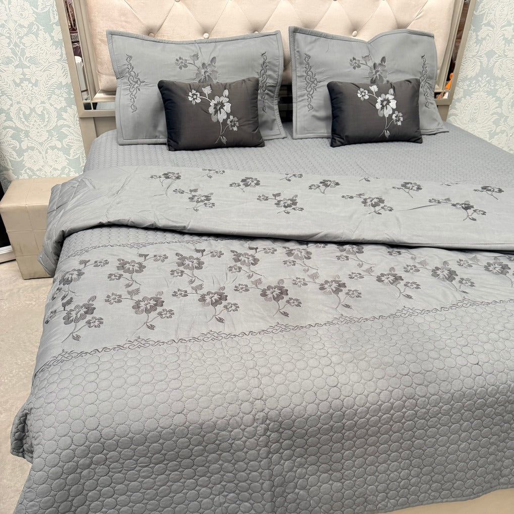 DESIGNER LUXURY 6-PIECE QUILTED BEDCOVER SET – QUEEN TO KING SIZE WITH EMBROIDERED COMFORTER & VELVET CUSHIONS