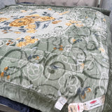 WINTER KING SIZE SUPER SOFT AND WARM QUILT ( GOOD FOR QUEEN AS WELL )