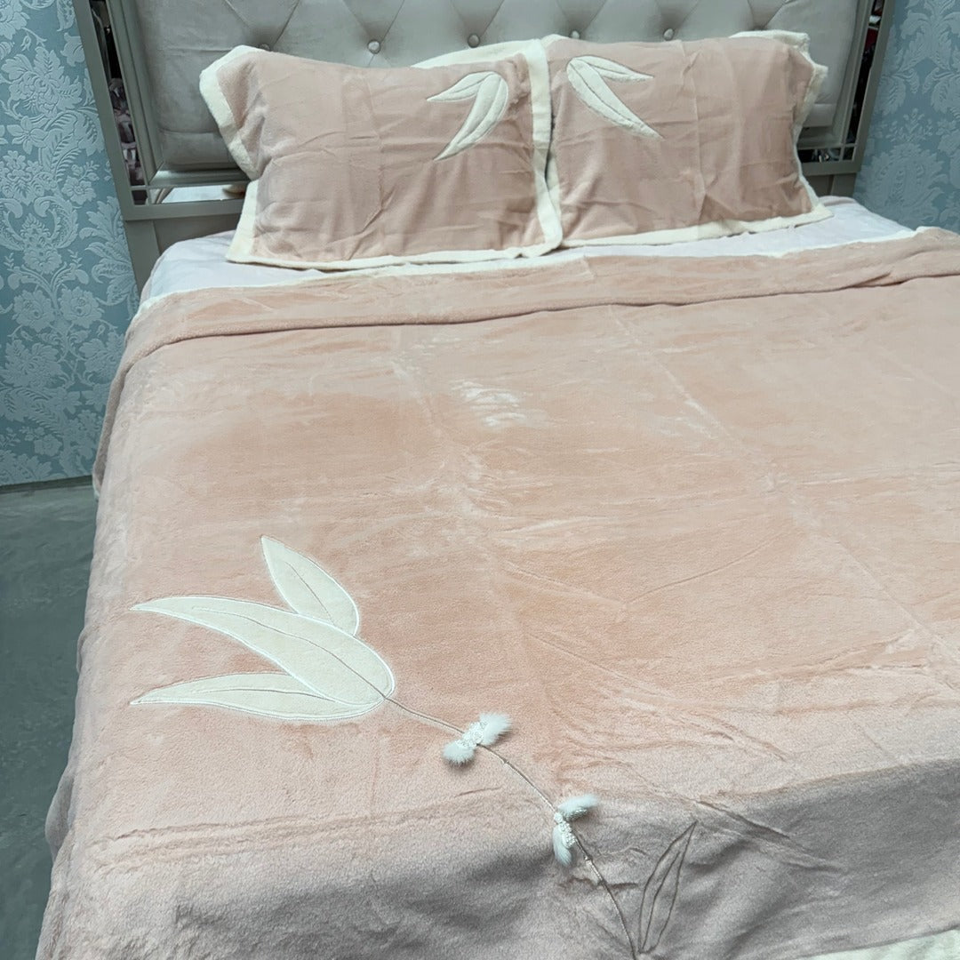 WINTER LUXURIOUS EMBROIDERY REVERSIBLE DUVET COVER ( 4 PCS ) SET KING SIZE BEDHSEET FIT ON SUPER KING AS WELL