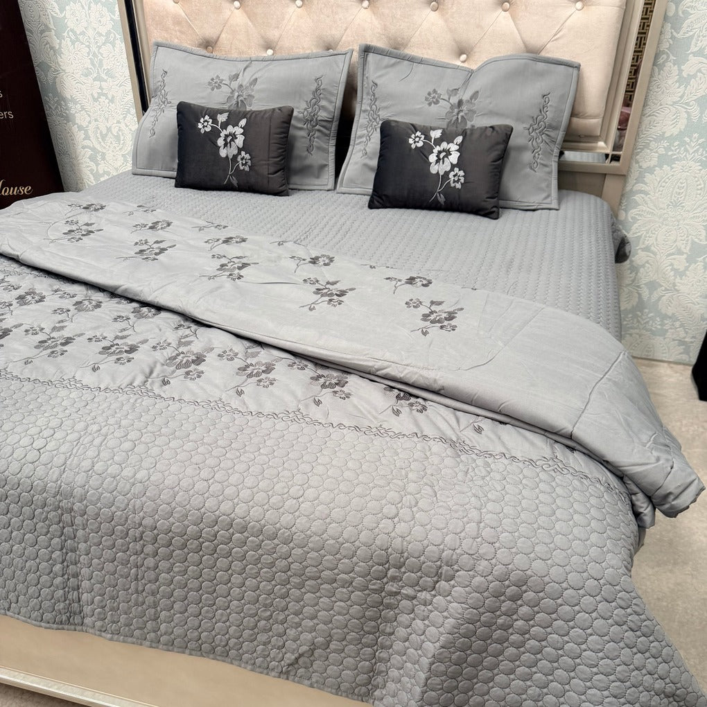 DESIGNER LUXURY 6-PIECE QUILTED BEDCOVER SET – QUEEN TO KING SIZE WITH EMBROIDERED COMFORTER & VELVET CUSHIONS