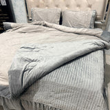 PREMIUM DESINER KING SIZE QUILT SET WITH EMBROIDERY AND HEAVY BEDCOVER