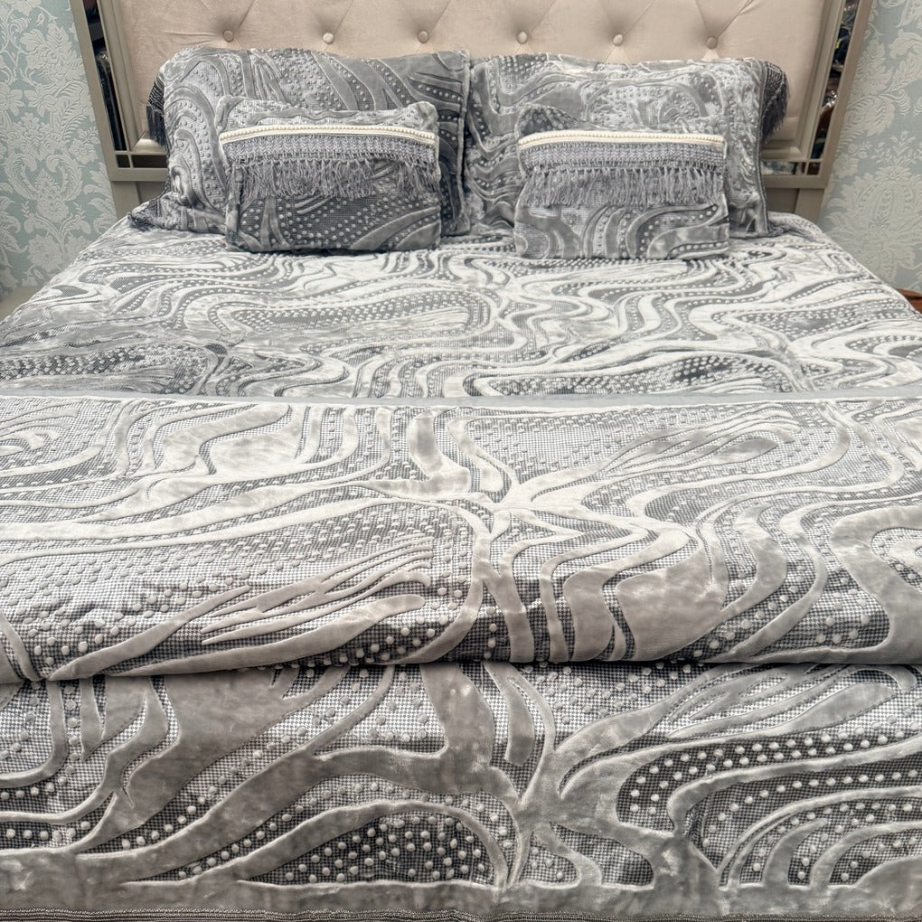 ROYAL LUXE EMBOSSED DESIGNER BLANKET SET- 6 PCS KING SIZE