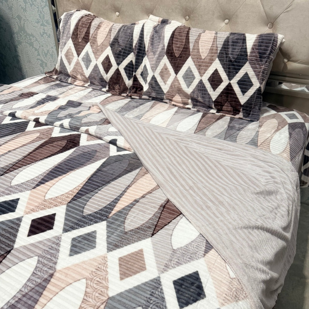 PREMIUM QUALITY KING SIZE 4 PCS DUVET COVER SET (QUILT COVER SET) WITH ANTI SKID BEDHSEET
