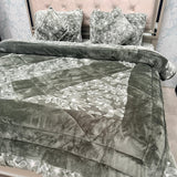 BRANDED KING SIZE 6-PIECE SUPER WARM QUILT SET WITH MATCHING CUSHIONS