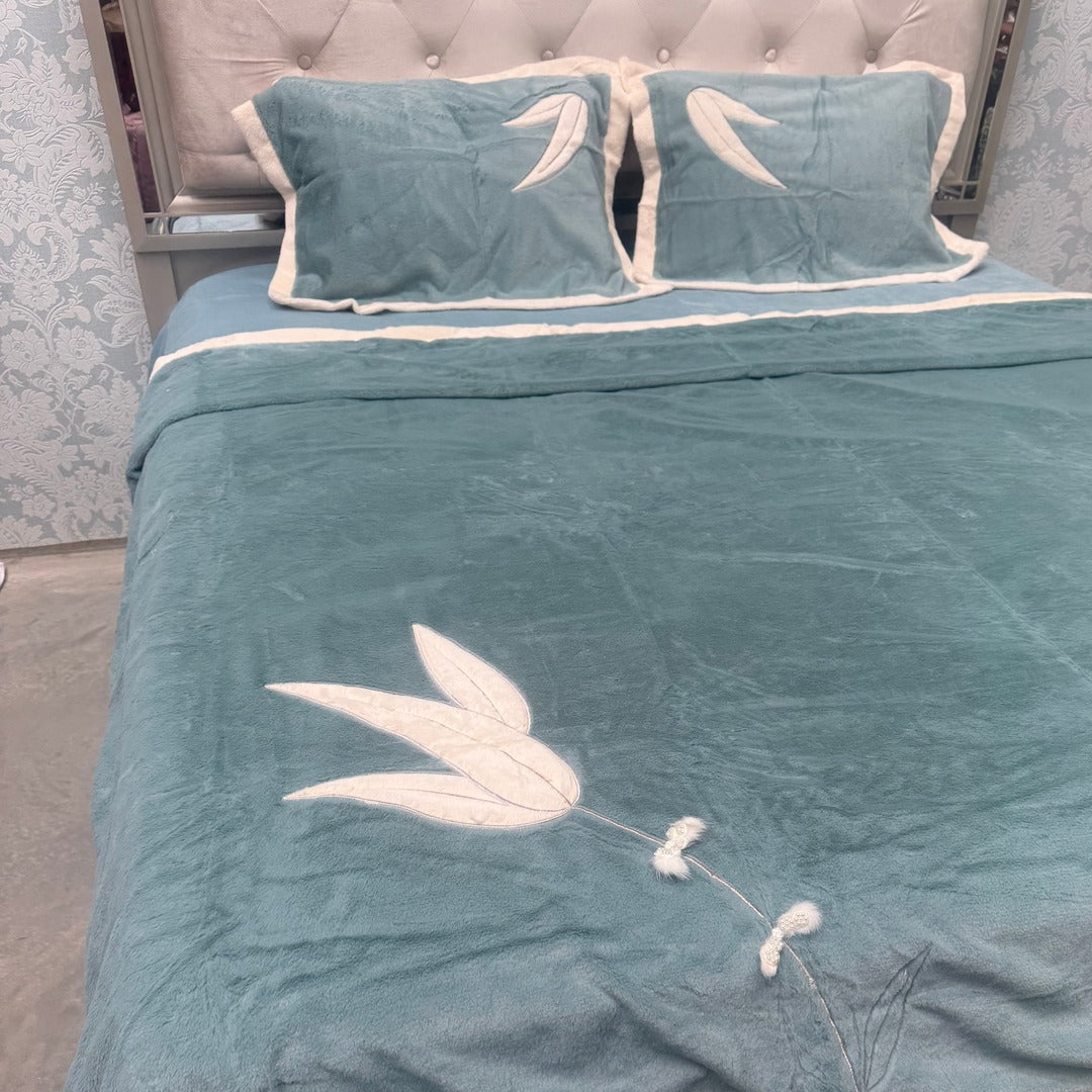 WINTER LUXURIOUS EMBROIDERY REVERSIBLE DUVET COVER SET ( 4 PCS ) KING SIZE BEDHSEET FIT ON SUPER KING AS WELL