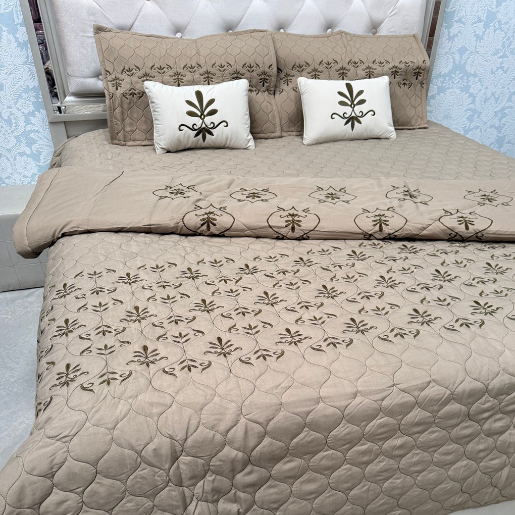 DESIGNER LUXURY 6-PIECE QUILTED BEDCOVER SET – QUEEN TO KING SIZE WITH EMBROIDERED COMFORTER & VELVET CUSHIONS