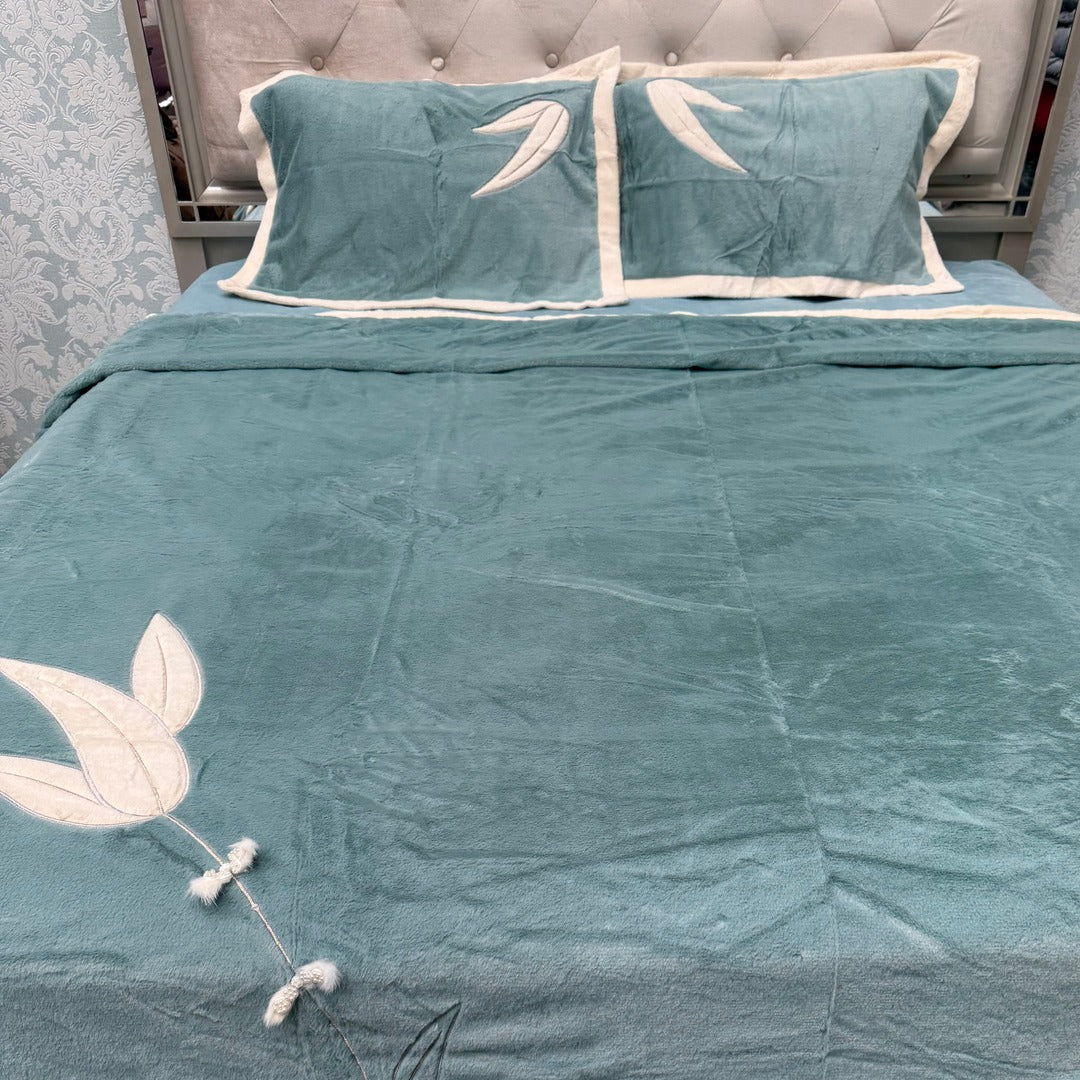 WINTER LUXURIOUS EMBROIDERY REVERSIBLE DUVET COVER SET ( 4 PCS ) KING SIZE BEDHSEET FIT ON SUPER KING AS WELL