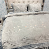 PREMIUM DESINER KING SIZE QUILT SET WITH EMBROIDERY AND HEAVY BEDCOVER