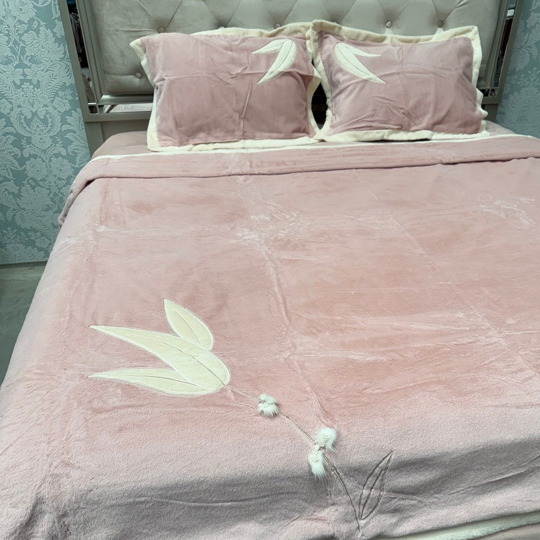WINTER LUXURIOUS EMBROIDERY REVERSIBLE DUVET COVER SET ( 4 PCS ) KING SIZE FIT ON SUPER KIG SIZE AS WELL