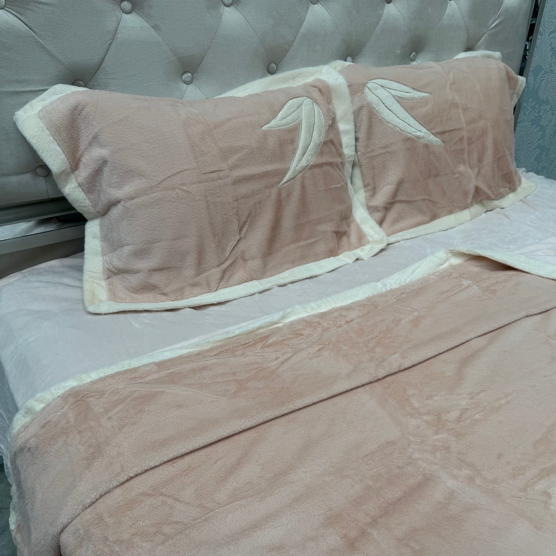 WINTER LUXURIOUS EMBROIDERY REVERSIBLE DUVET COVER ( 4 PCS ) SET KING SIZE BEDHSEET FIT ON SUPER KING AS WELL