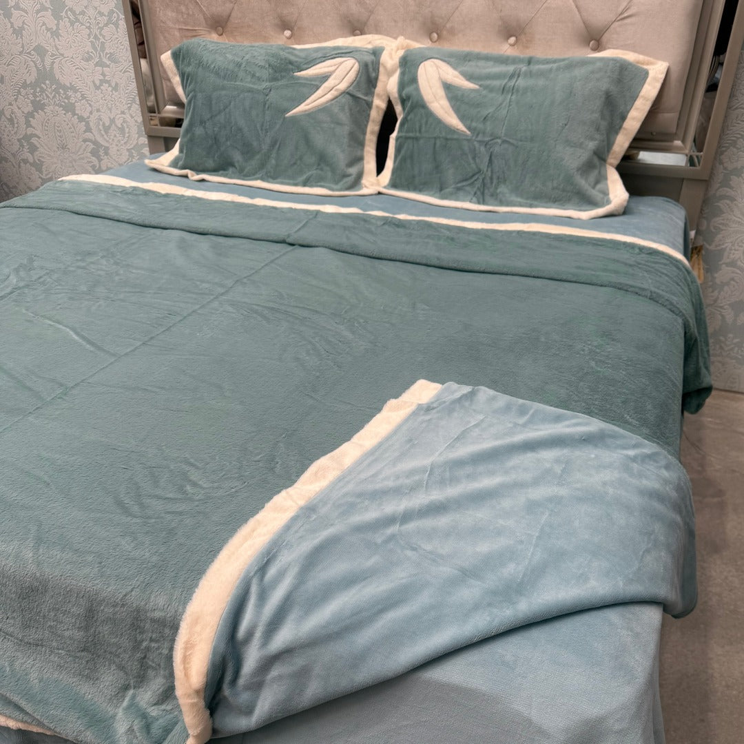 WINTER LUXURIOUS EMBROIDERY REVERSIBLE DUVET COVER SET ( 4 PCS ) KING SIZE BEDHSEET FIT ON SUPER KING AS WELL