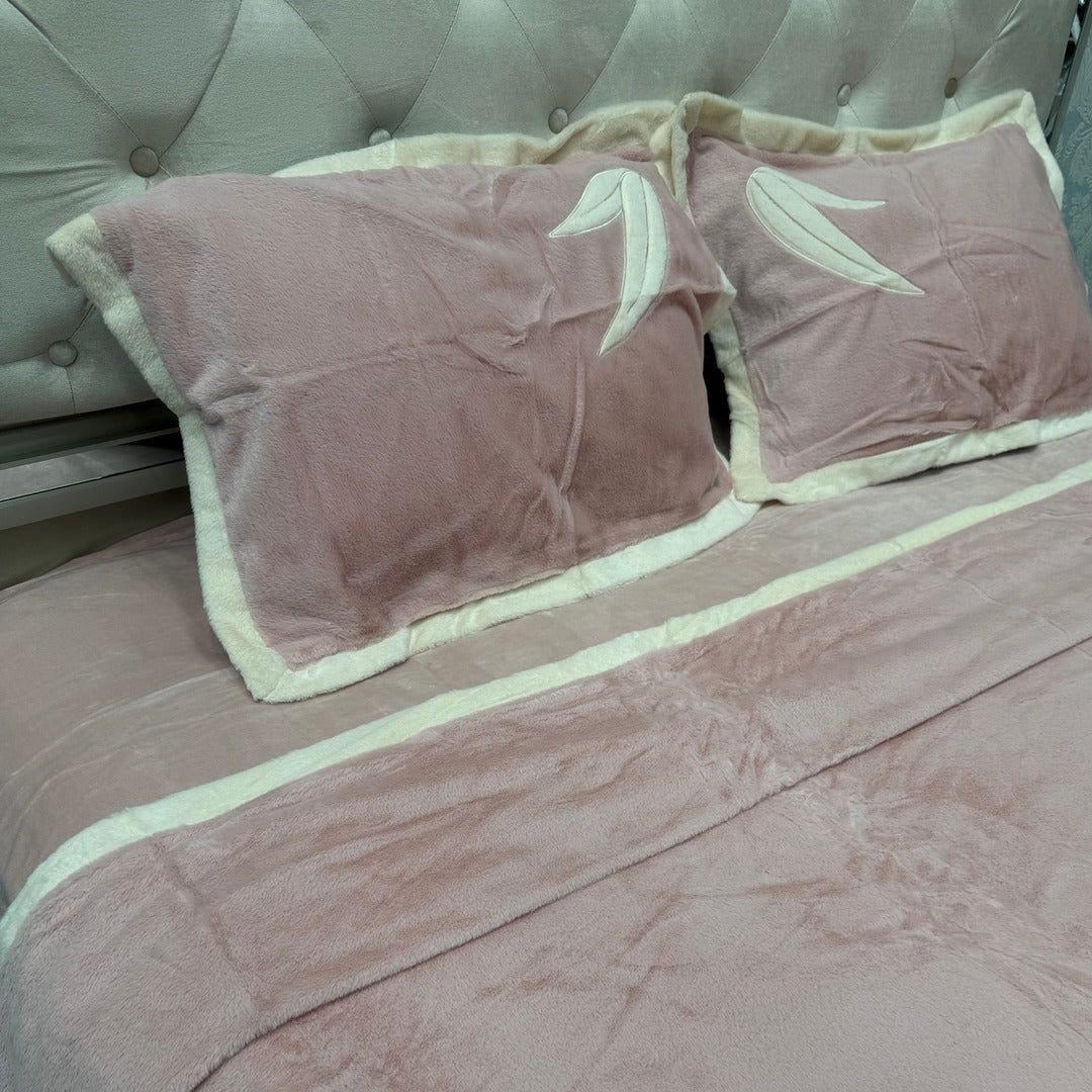WINTER LUXURIOUS EMBROIDERY REVERSIBLE DUVET COVER SET ( 4 PCS ) KING SIZE FIT ON SUPER KIG SIZE AS WELL