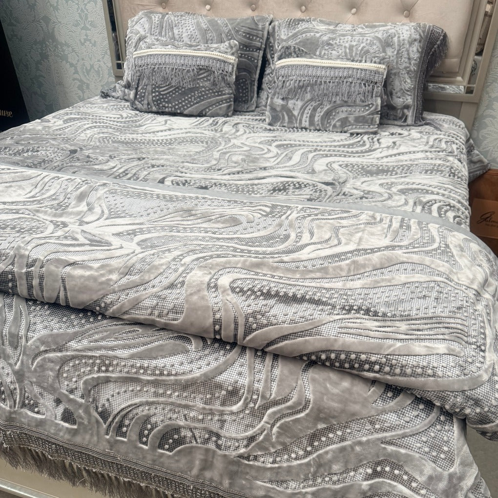 ROYAL LUXE EMBOSSED DESIGNER BLANKET SET- 6 PCS KING SIZE