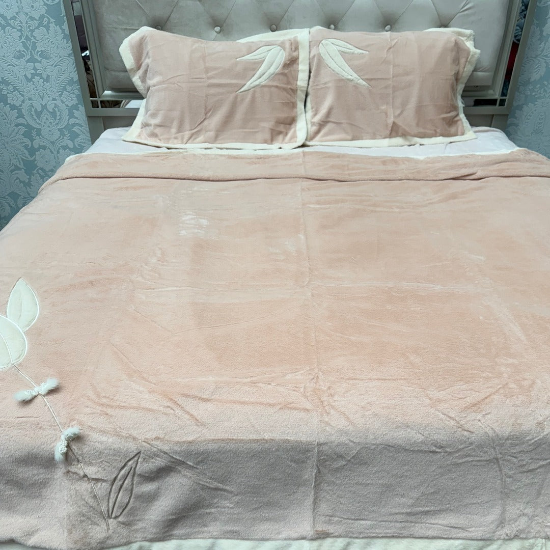 WINTER LUXURIOUS EMBROIDERY REVERSIBLE DUVET COVER ( 4 PCS ) SET KING SIZE BEDHSEET FIT ON SUPER KING AS WELL