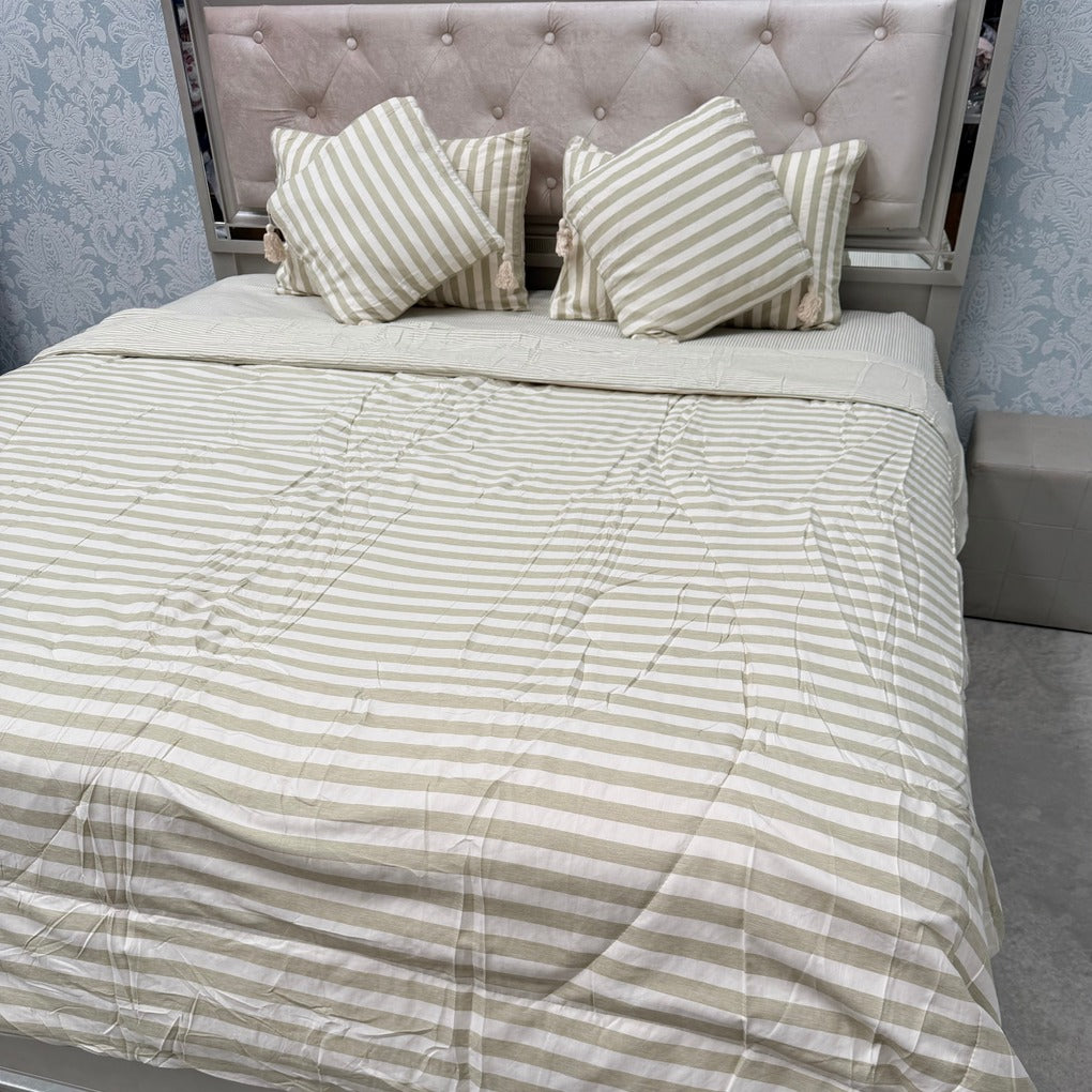 LUXURY REVERSIBLE COMFORTER SET WITH MATCHING PILLOW COVERS & CUSHIONS