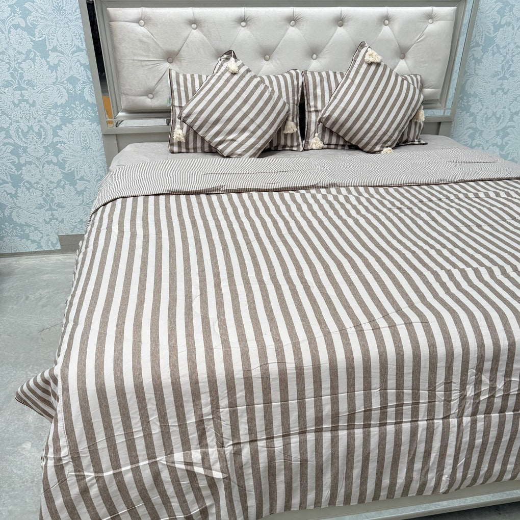 LUXURY REVERSIBLE COMFORTER SET WITH MATCHING PILLOW COVERS & CUSHIONS