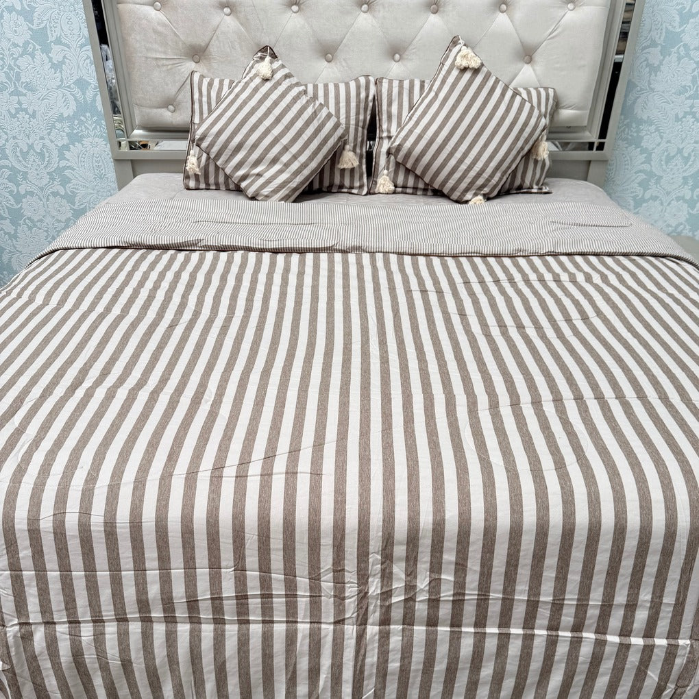 LUXURY REVERSIBLE COMFORTER SET WITH MATCHING PILLOW COVERS & CUSHIONS