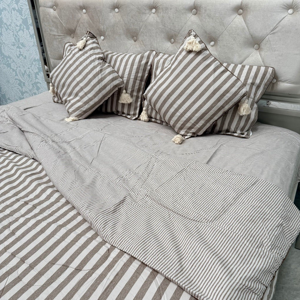 LUXURY REVERSIBLE COMFORTER SET WITH MATCHING PILLOW COVERS & CUSHIONS