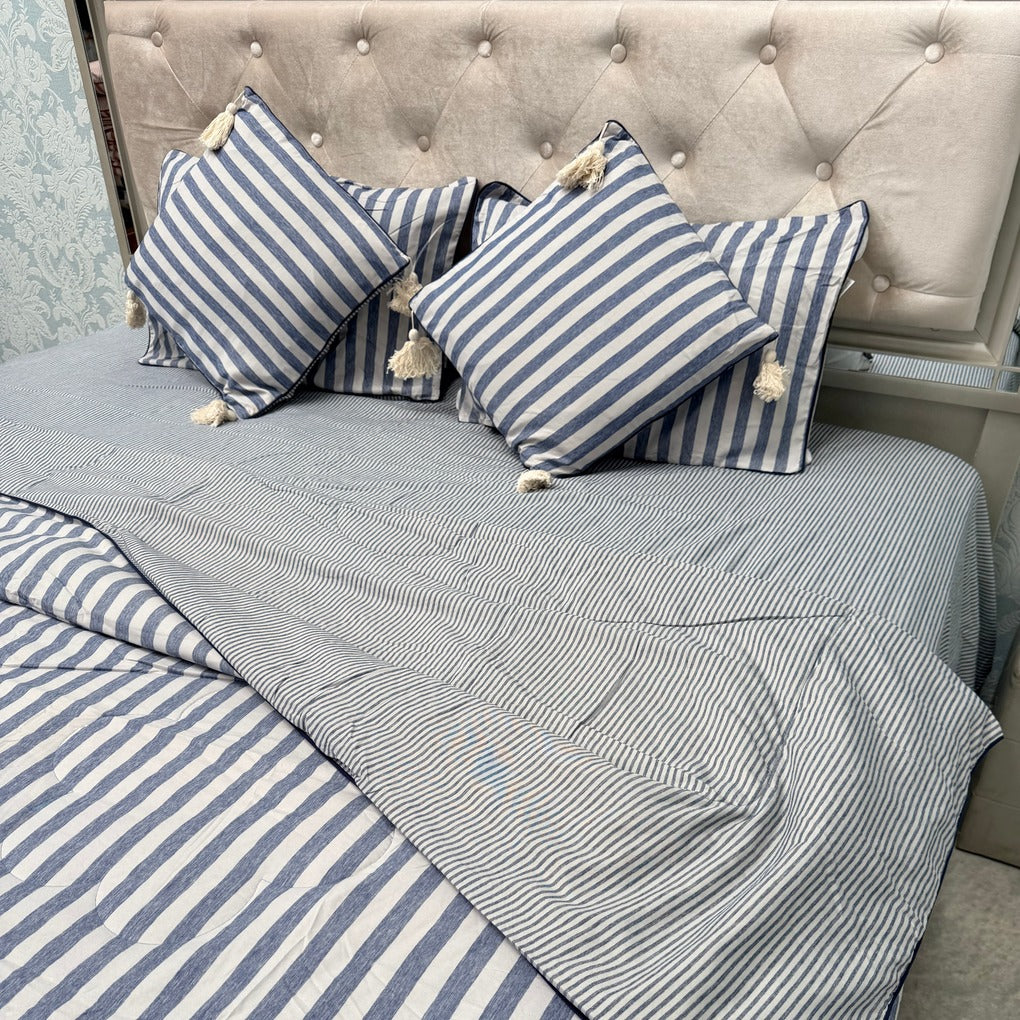 LUXURY REVERSIBLE COMFORTER SET WITH MATCHING PILLOW COVERS & CUSHIONS